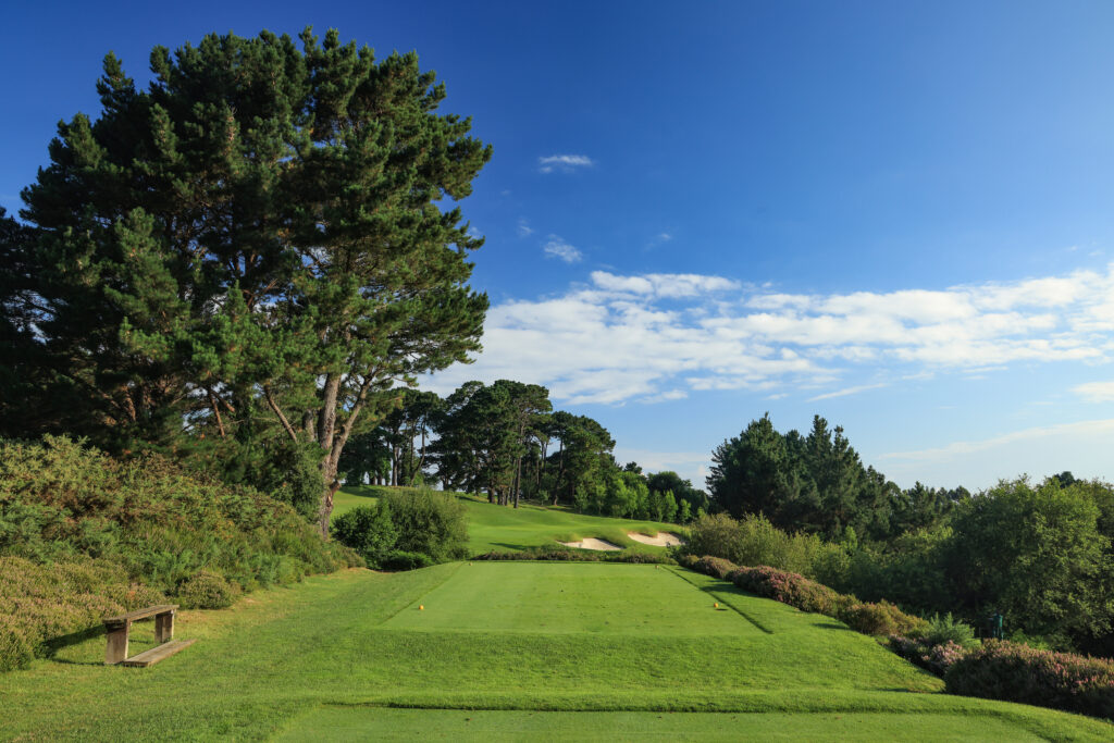 Real Club de Golf de Pedreñan 10. reikä on lyhyt ja dramaattinen par 3. Kuva: Getty Images