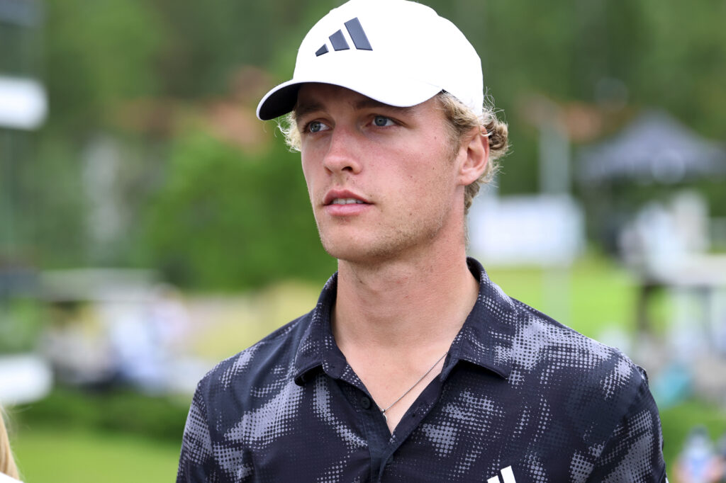 Tigerin nimi komeilee pitkän tauon jälkeen golfkilpailun kärjessä. Kuvassa kolmen kierroksen jälkeen kilpailua johtava Tiger Christensen. Kuva: Tomi Natri
