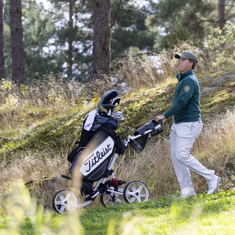 Amatööri Arttu Kulmala johtaa Footjoy Finnish Swingiä ennen päätöspäivää