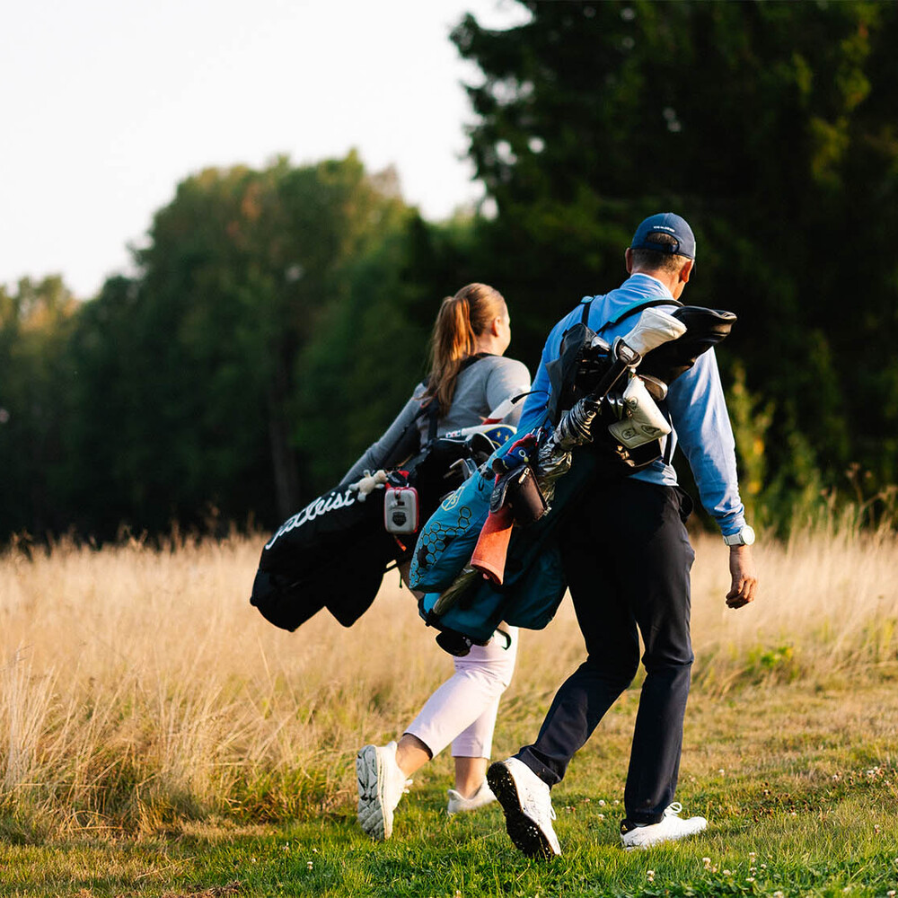Miten golf yhdistää luonnon ja liikunnan? 5 vinkkiä syksyn pelikierroksille